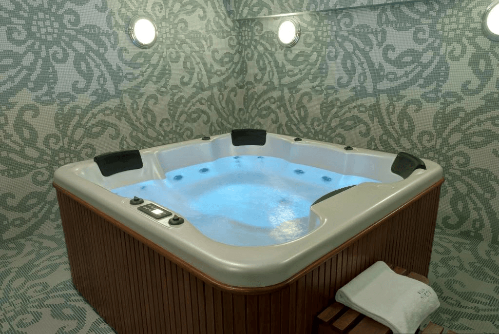 Hotelowe jacuzzi w strefie relaksu
